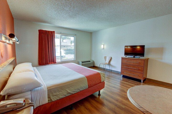 Room 12 of 23