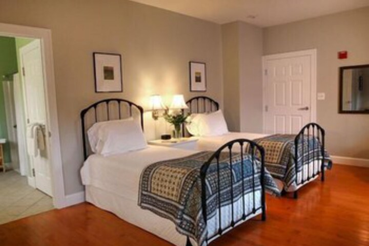 Bed & Breakfast at the Rock Garden