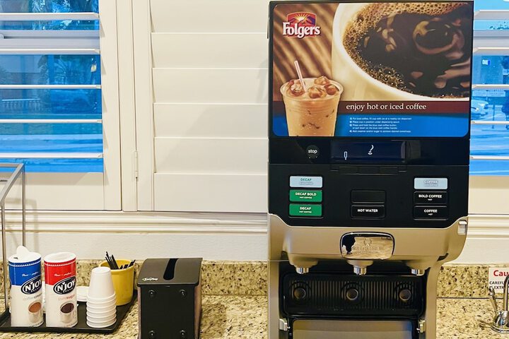 Harbor Inn & Suites