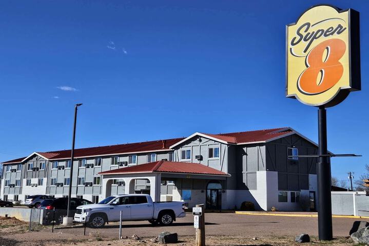Super 8 by Wyndham Holbrook