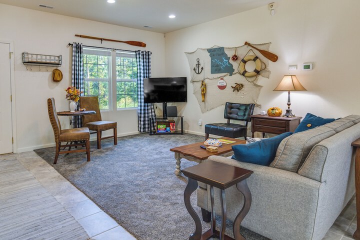 Charming Gravois Mills Escape w / Private Backyard!