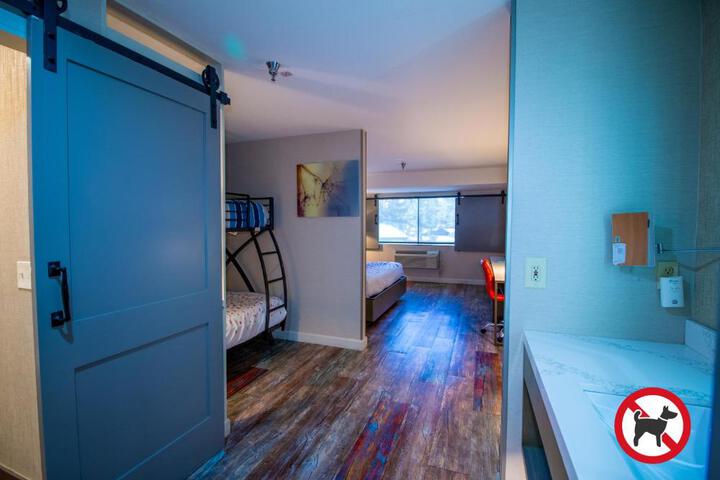 Empeiria High Sierra Hotel