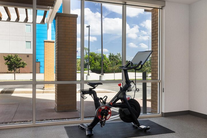 Home2 Suites by Hilton Milwaukee Brookfield