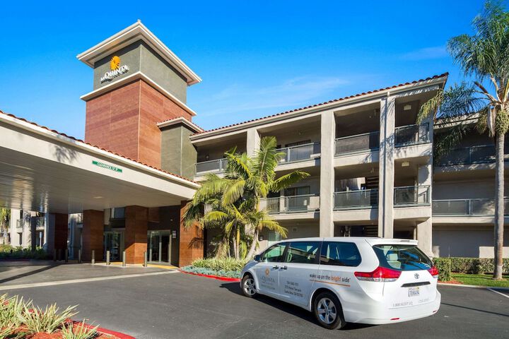 La Quinta Inn & Suites by Wyndham Orange County Airport