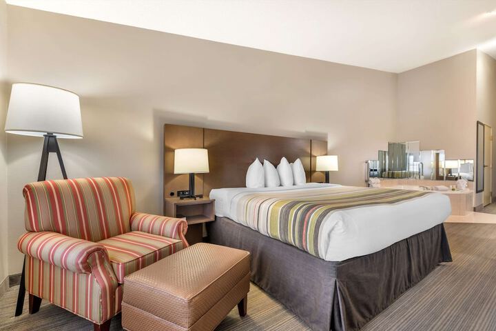 Country Inn & Suites by Radisson Watertown, SD