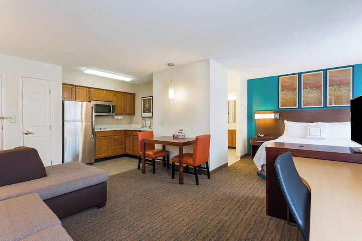 Room 21 of 28