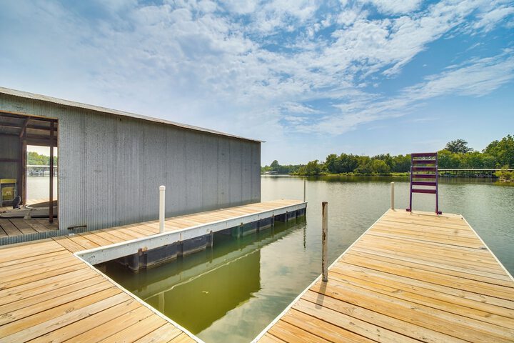 On-site Lake Access: Pet-friendly Vinita Home