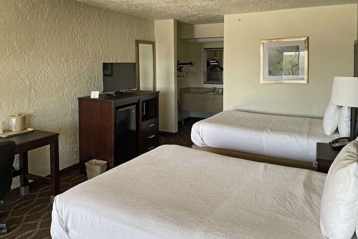 Quality Inn Clinton North