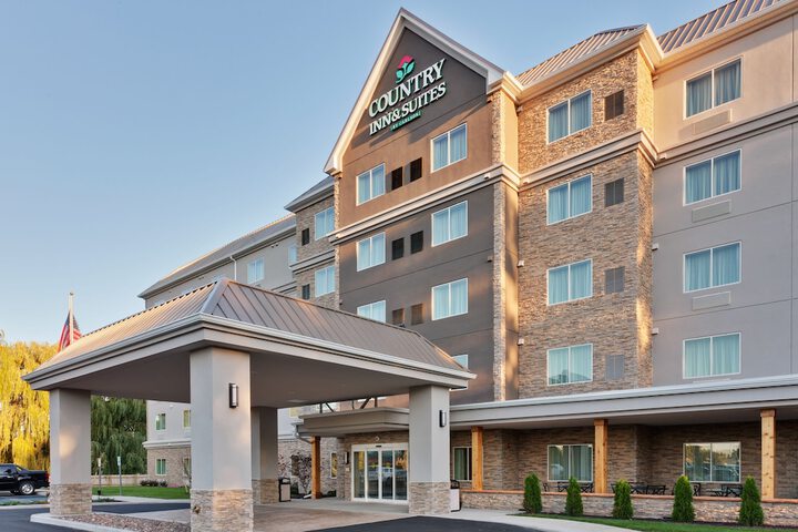 Country Inn & Suites by Radisson Buffalo South I-90, NY