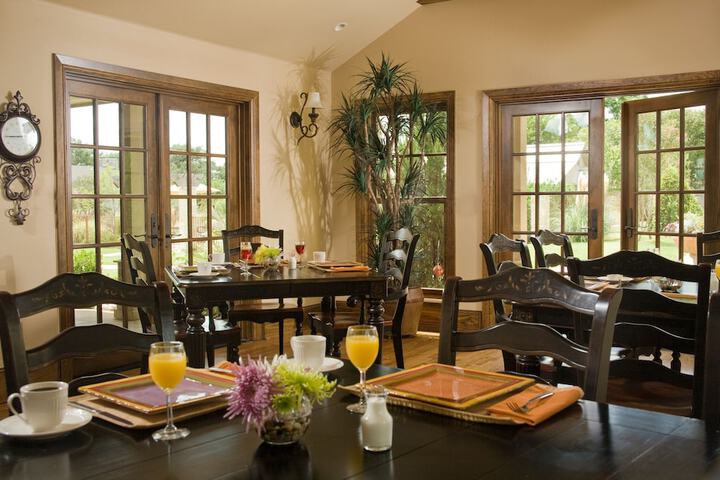 Breakfast/Coffee Service 20 of 29