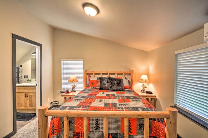 Cozy Cabin - 5 Miles to Mt. Rainier National Park!