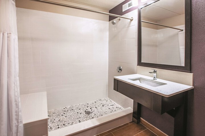 Room 15 of 28