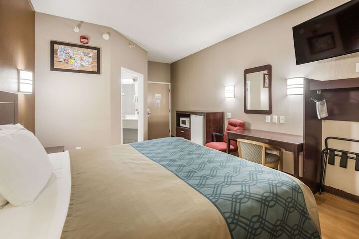 Room 10 of 28