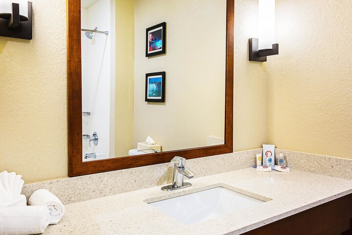 Room 32 of 45