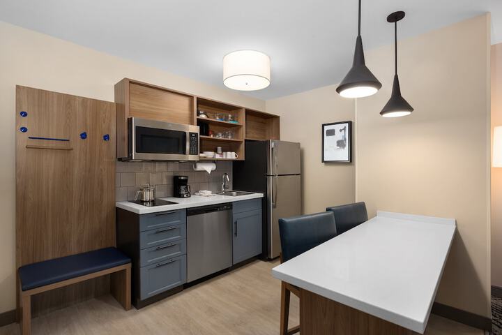 Room 32 of 38