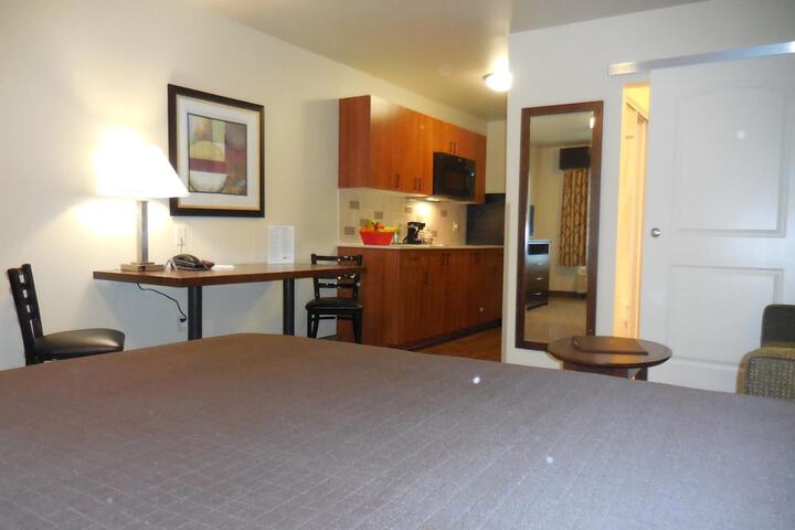 Room 28 of 35