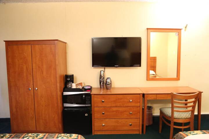 Room 25 of 37