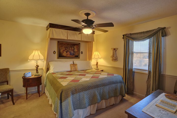 Room 47 of 106