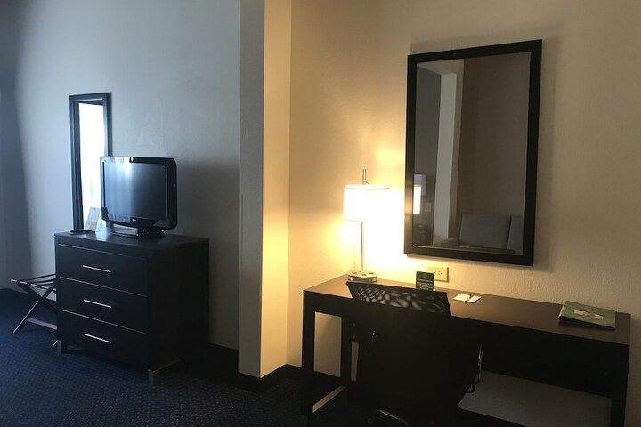 Room 27 of 41