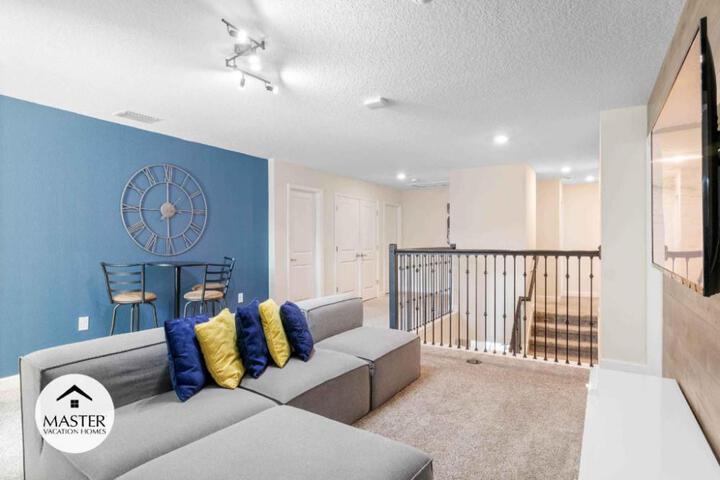 Bedrooms 5 Bathrooms Storey Lake 2885 SC