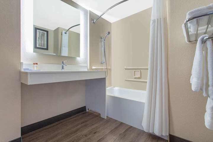 Room 15 of 26