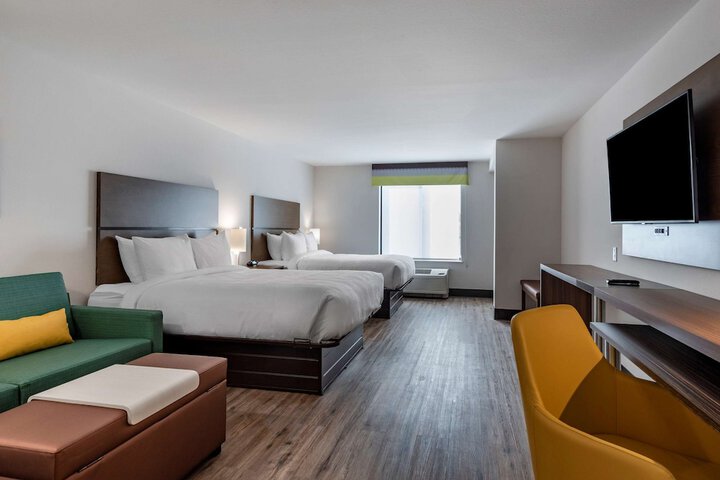 Room 30 of 46