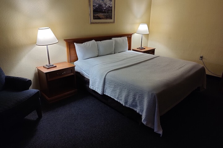 Room 17 of 33