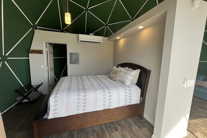 Room 33 of 127