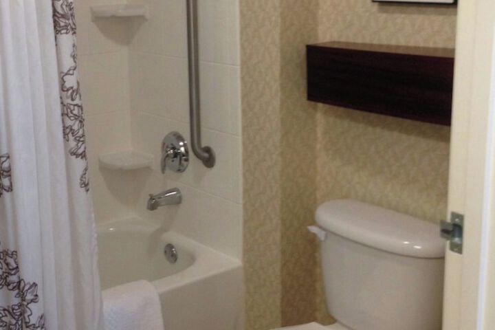 Room 8 of 16