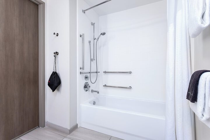 Holiday Inn Express & Suites Lancaster by IHG