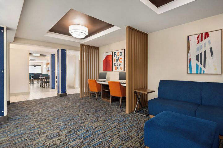 Holiday Inn Express Hotel & Suites Fredericksburg by IHG