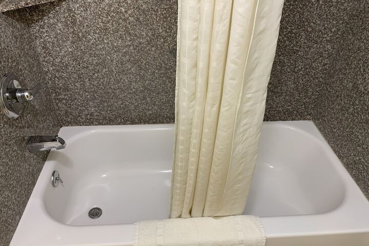 Room 33 of 54