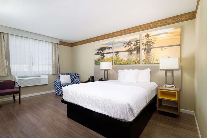 Room 16 of 32