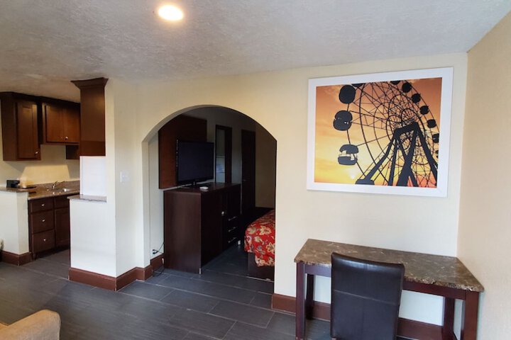 Room 7 of 12