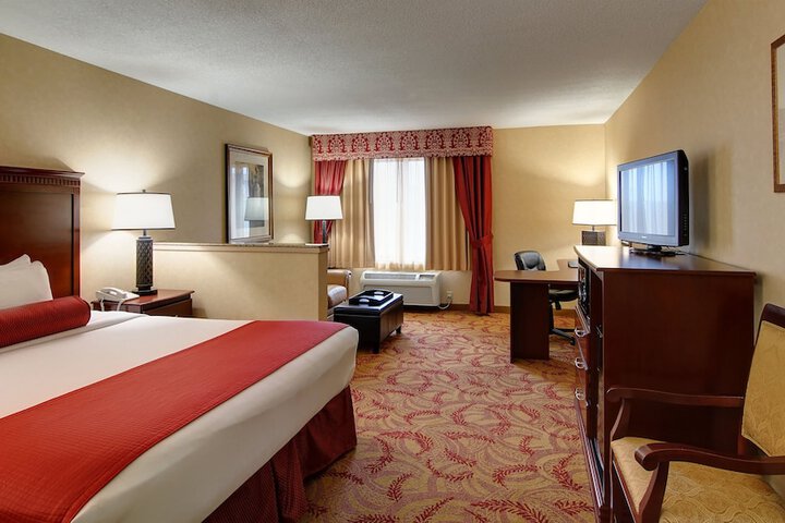 The Grand Hotel - Salem