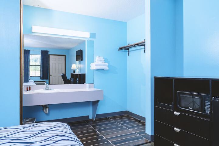 Room 5 of 7
