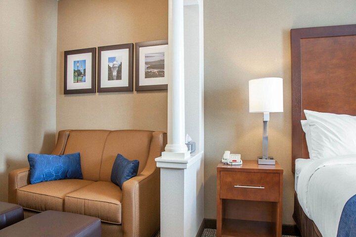Comfort Suites West Warwick - Providence