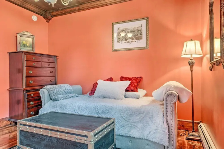 Downtown Lancaster French Victorian Gem!