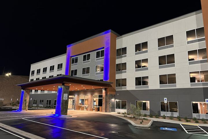 Holiday Inn Express & Suites Henderson South - Boulder City by IHG