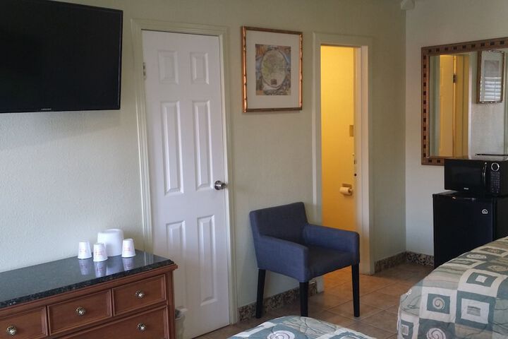 Room 8 of 13