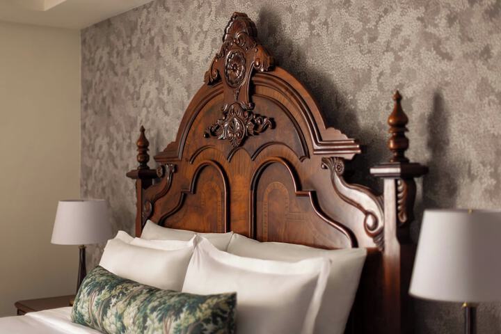 Davenport Hotel Autograph Collection