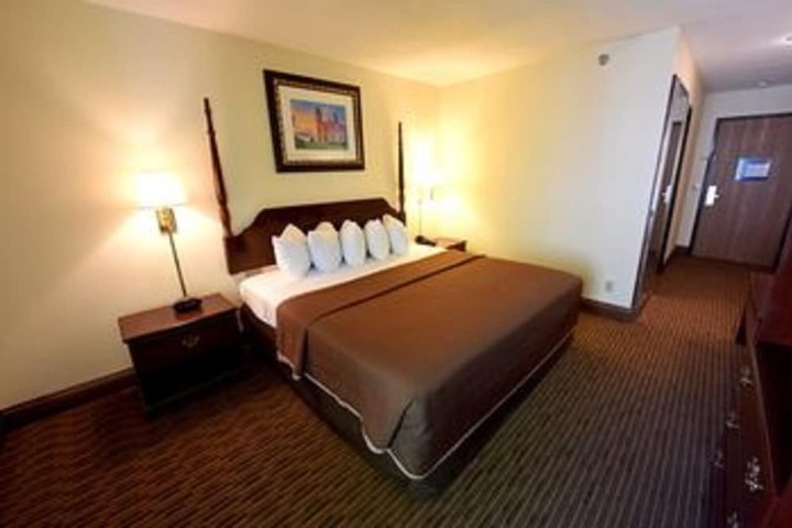 Waterfront Inn - Mackinaw City