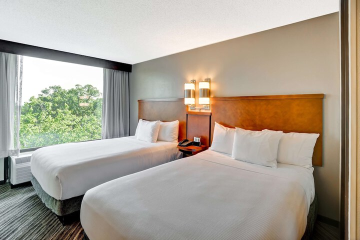 Room 21 of 39