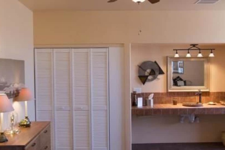 Room 10 of 27