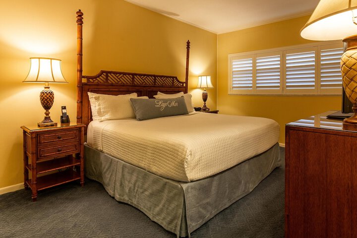 Room 102 of 164