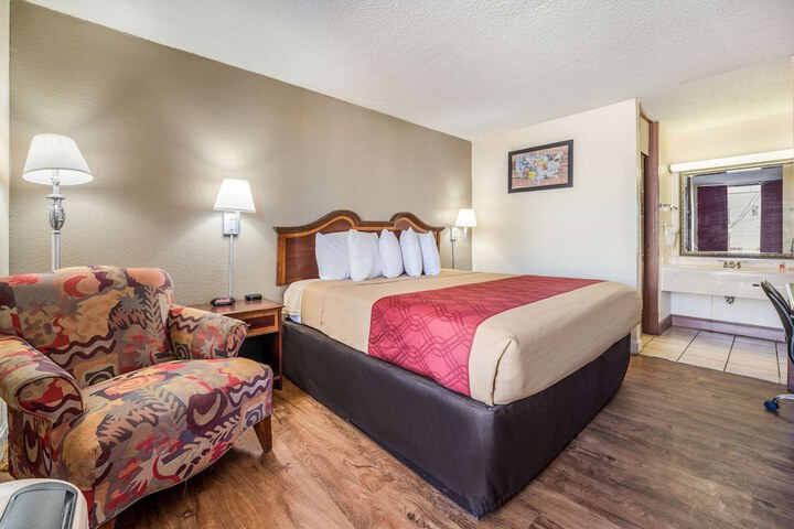 Room 9 of 25