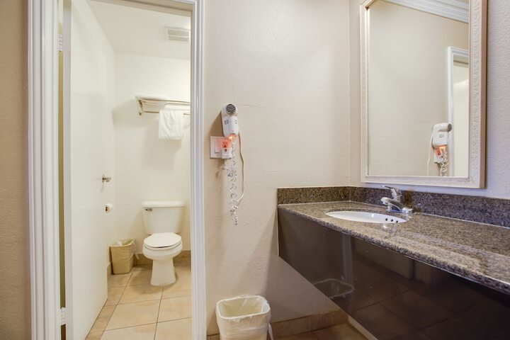 Room 16 of 23