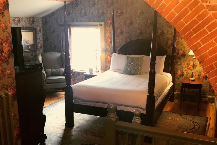 Room 32 of 69