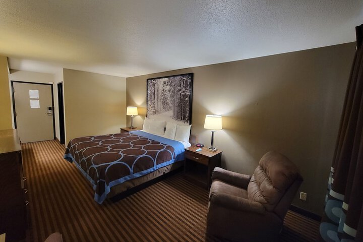 Room 17 of 33