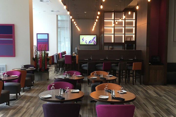 Lounge 51 of 59